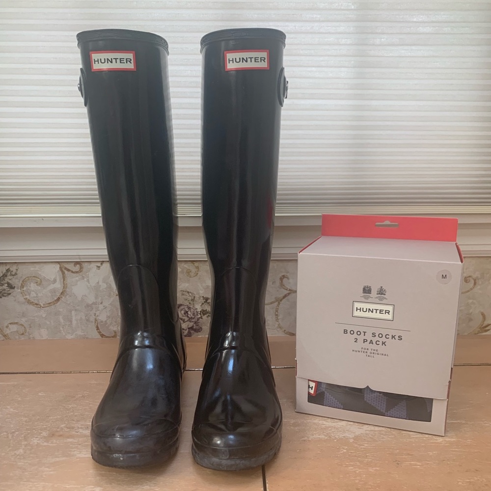 Black glossy hunter boots with 2 boot socks